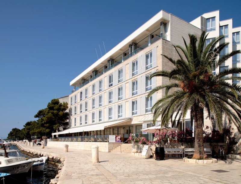 Situato in posizione ideale e affacciato sulla città di Hvar, l'Adriana Hvar Spa Hotel è stato completamente ristrutturato nel 2018
